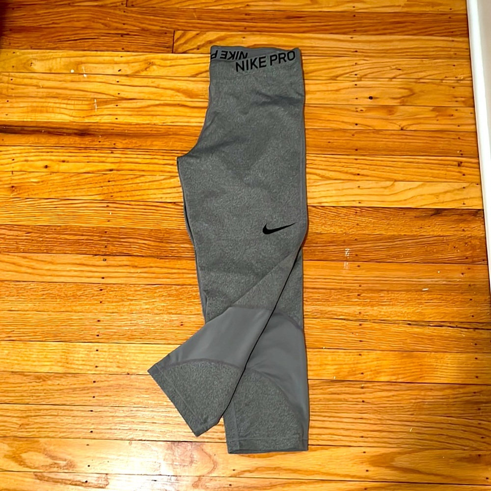 Nike pro cropped pants